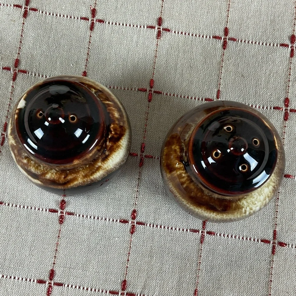 Vintage Pfaltzgraff Gourmet Brown Drip Salt & Pepper Shakers Original Plugs